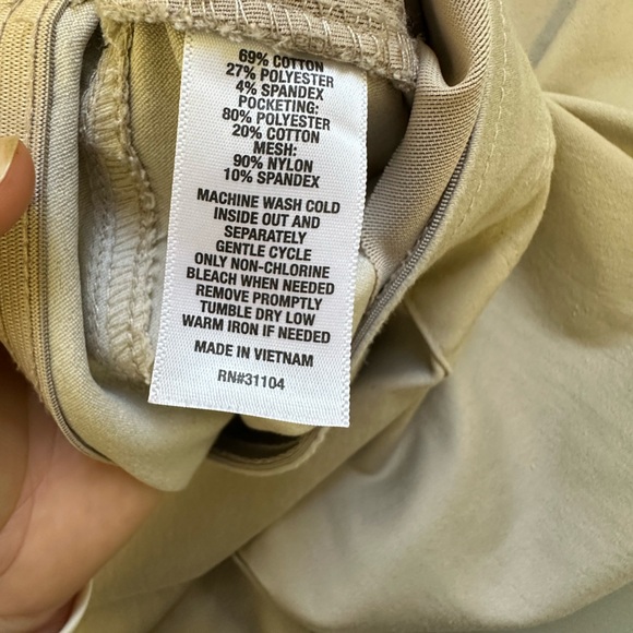 Kim Rogers Women's Beige Cropped Petite Cotton Blend Khaki Pants NWOT - Picture 3 of 7